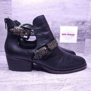 Elliott Lucca Raffaela Buckle Strap Leather Ankle Boot Black Gold Women's sz 9